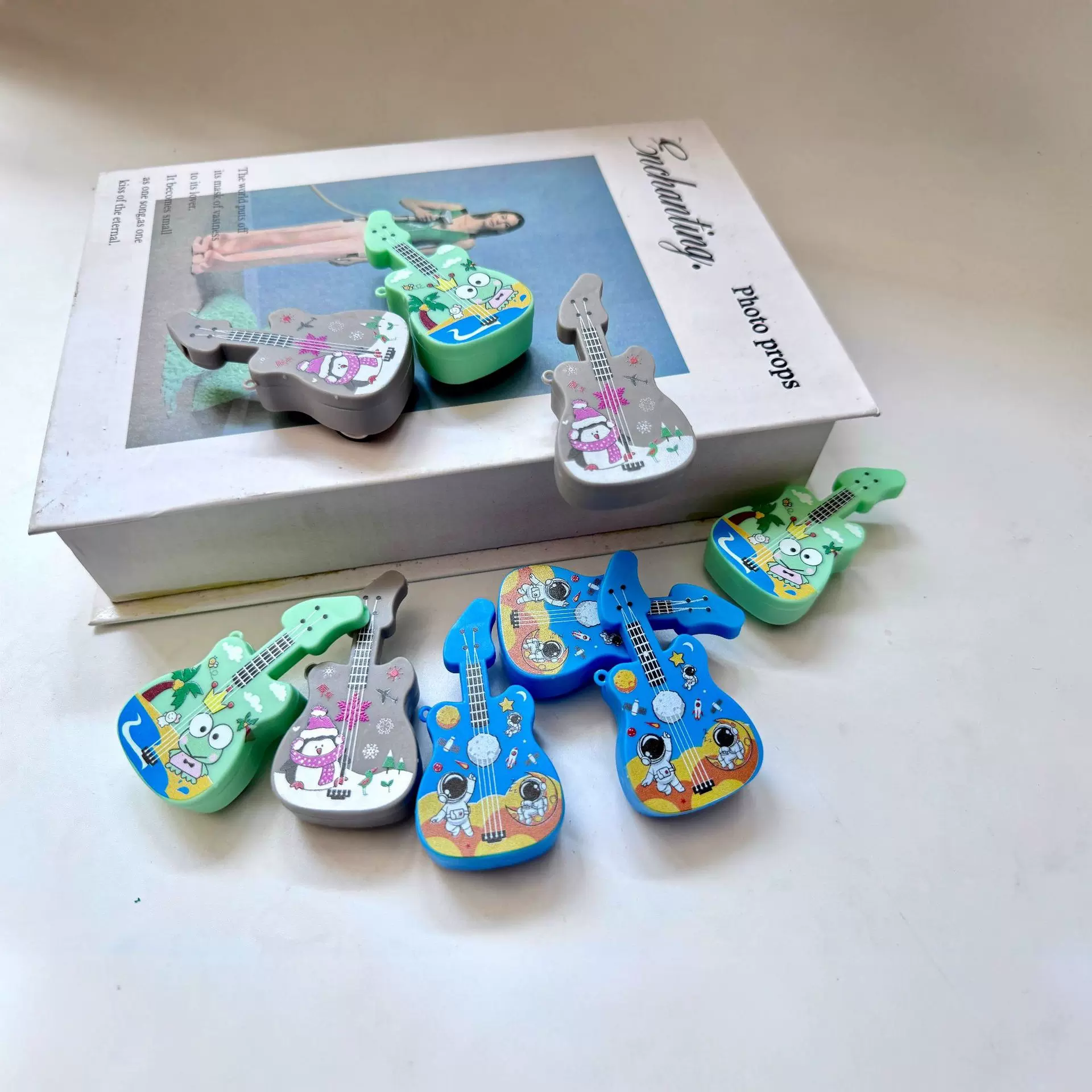 新款卡通迷你吉他造型口哨回力车幼儿园趣味礼品儿童玩具厂家直供