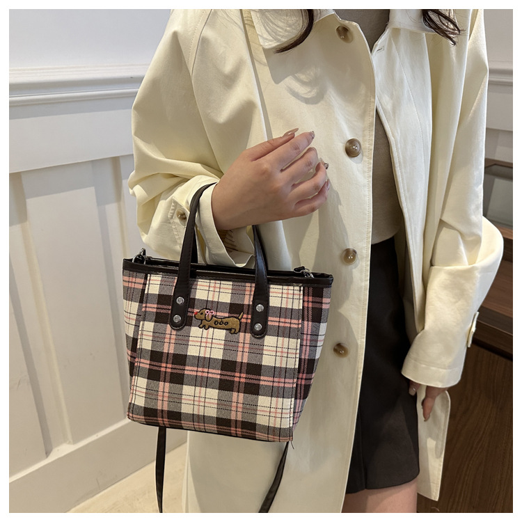 Cross-border personalized hand-carried fashionable and casual bucket bag for women, new autumn 2024 collection, contrasting color striped single-shoulder quality crossbody bag undefined