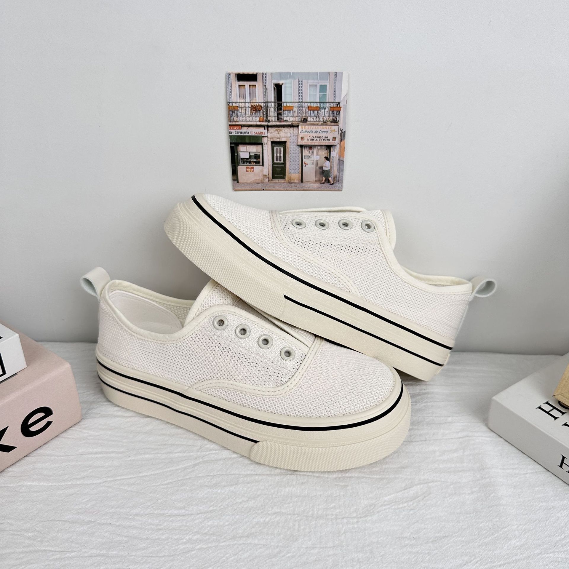 6660 zapatos blancos de un pie de malla para mujeres 2025 nuevos zapatos de malla de verano transpirables de suela gruesa delgada perezosa