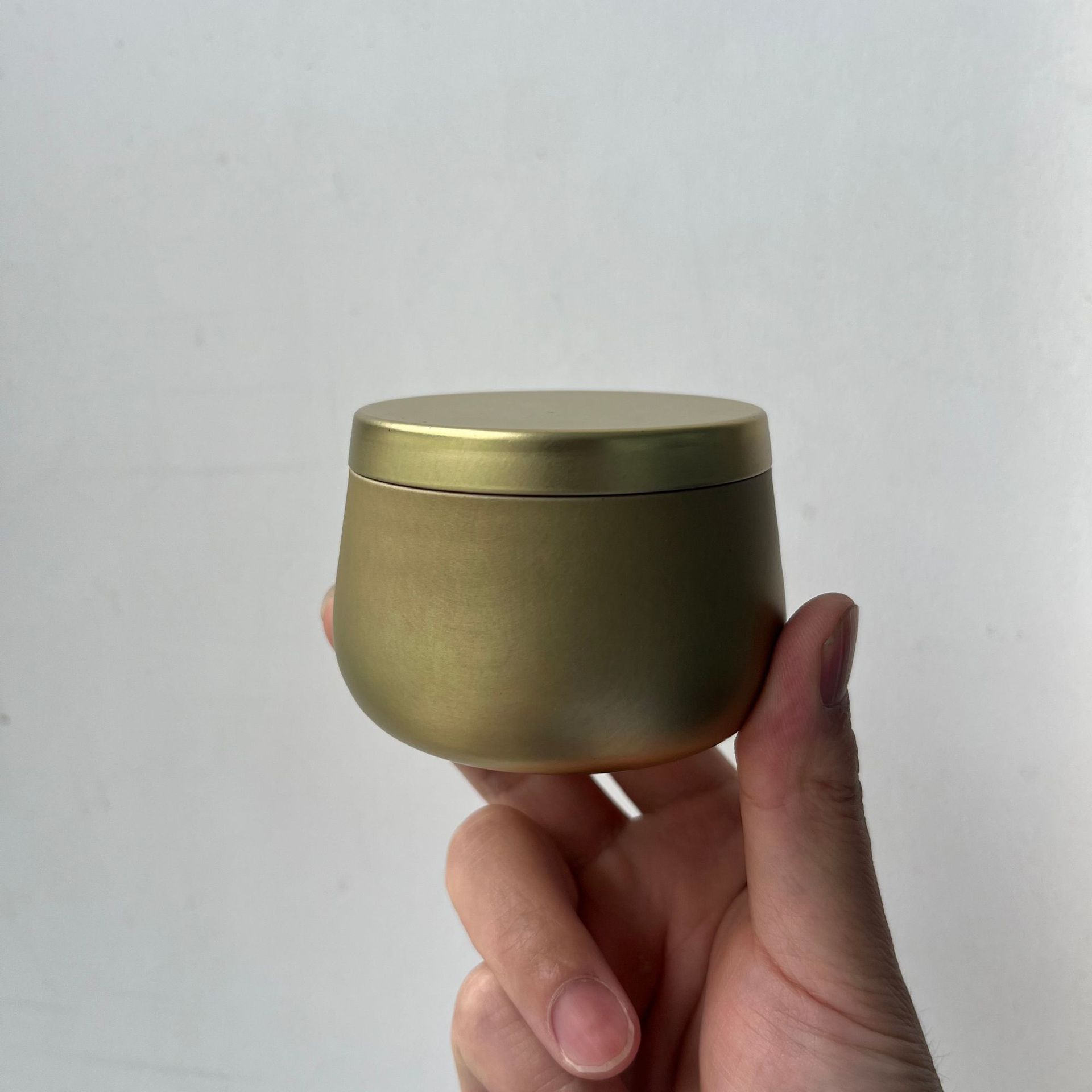En stock: Juego de 24 cajas de hojalata con tapa sellada, imitación madera, para dulces, velas y aromaterapia, de 4oz y 8oz, latas de hojalata sin costuras.