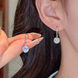 戒指;耳钉;手链