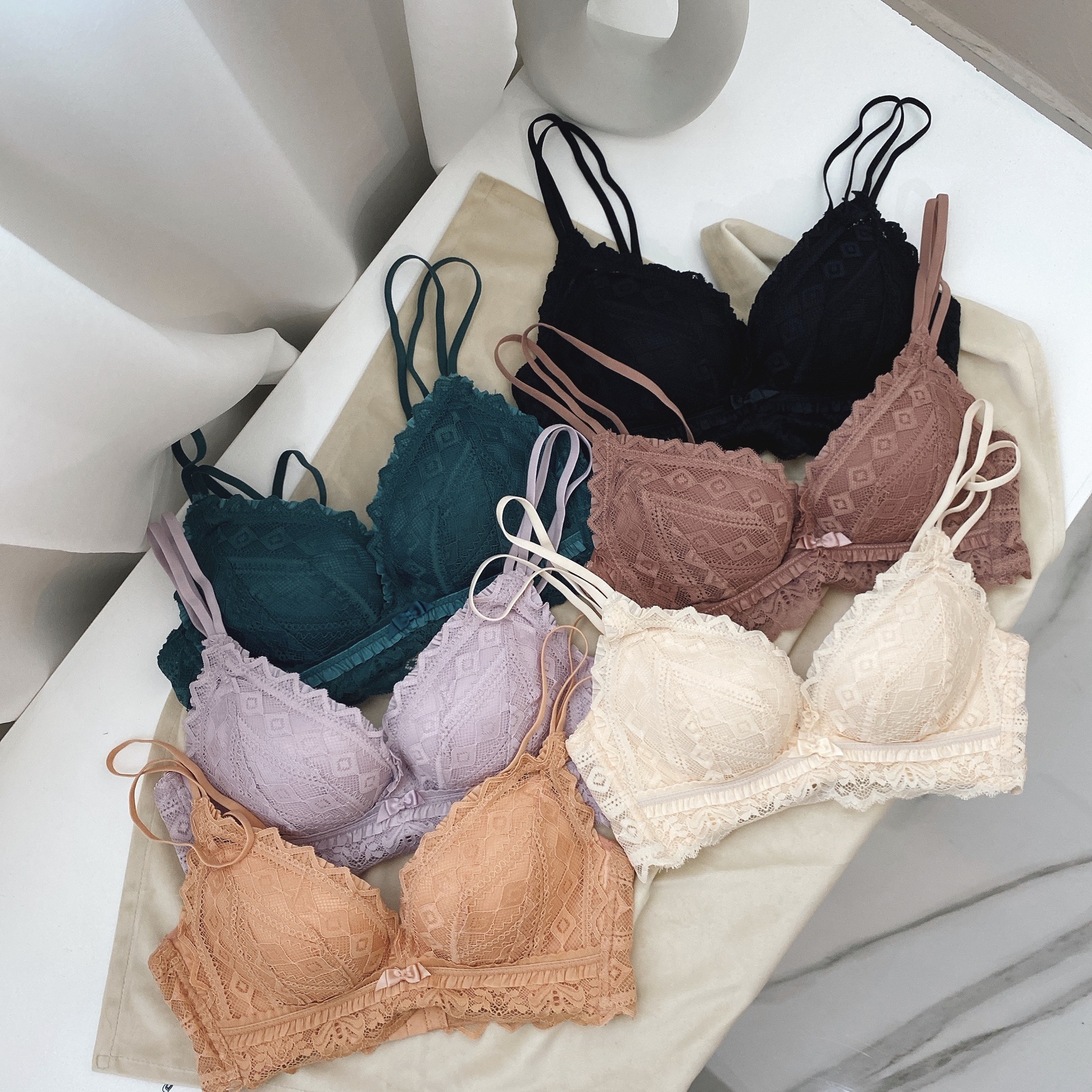 작은 가슴 4cm 두께의 카드 찐 빵 컵 강철 반지 순수 원하는 바람 레이스 속옷 수집 상부 지원 조절 브래지어