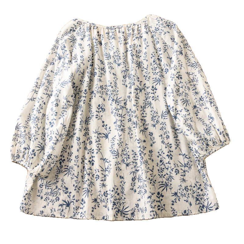 Summer fresh shirt with a round collar for leisure