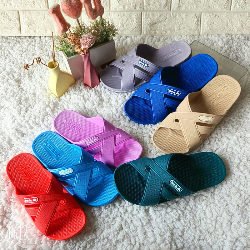 Summer Wholesale Women's Cross-Strap Anti-Slip Wear-Resistant Plastic Home Slippers Model 368 for Street Vendor Sales Summer Wholesale Women's Cross-Strap Anti-Slip Wear-Resistant Plastic Home Slippers Model 368 for Street Vendor Sales