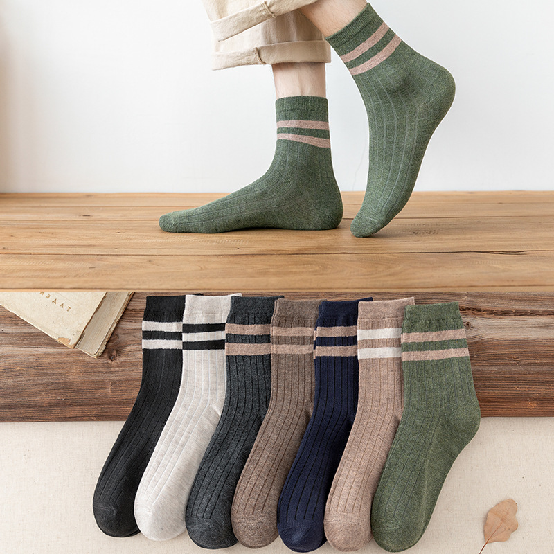 Men's Mid-Calf Socks for Autumn and Winter, Sweat-Absorbent and Breathable, Trendy Black and White Sports Socks for Men, Wholesale Men's Mid-Calf Socks for Autumn and Winter, Sweat-Absorbent and Breathable, Trendy Black and White Sports Socks for Men, Wholesale