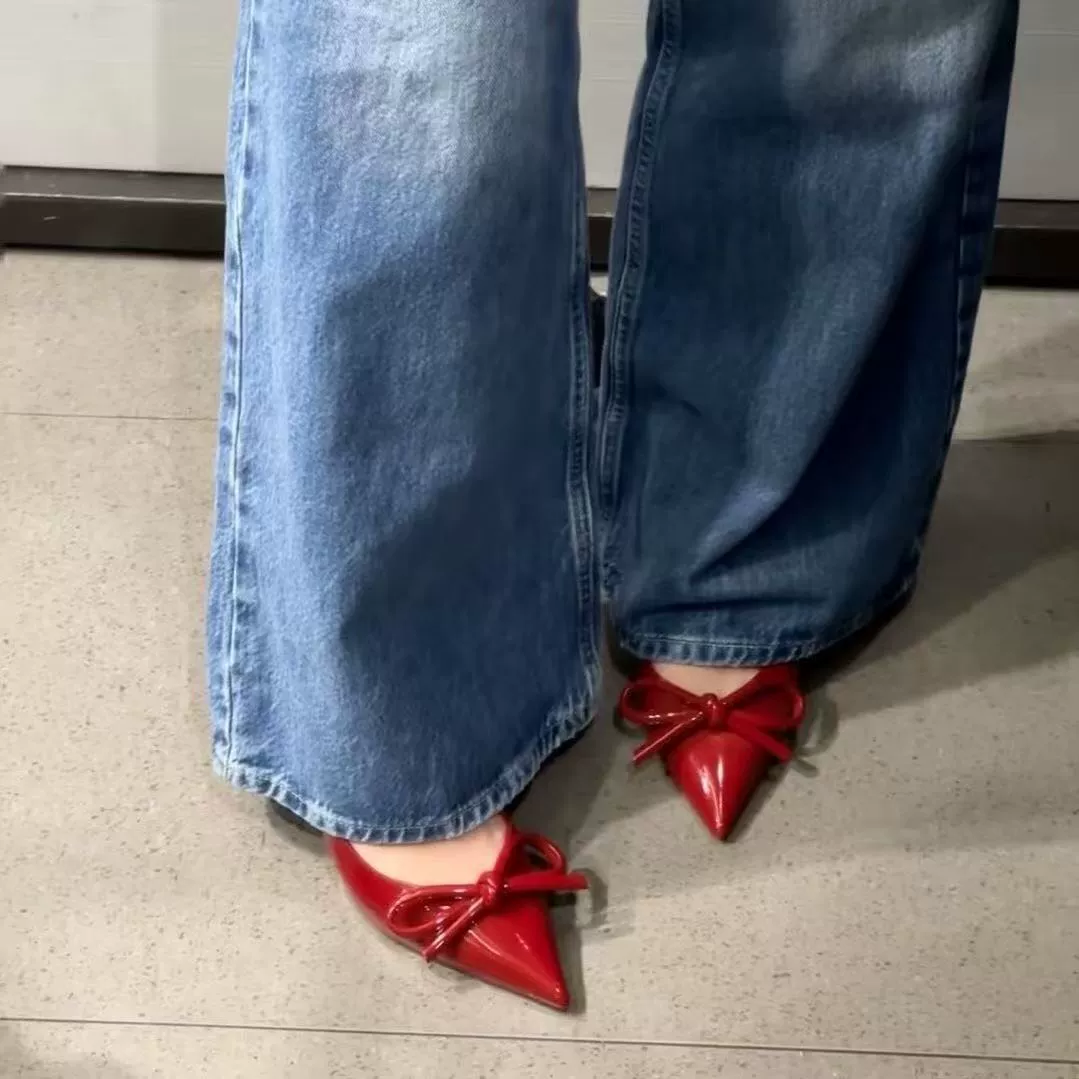2025 новый стиль носить французские красные лакированные кожаные банты