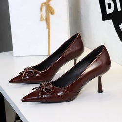 9567-1 European and American style retro oil leather high heels with pointed shallow mouth bow decoration, thin heels, one foot sole, single shoe for women