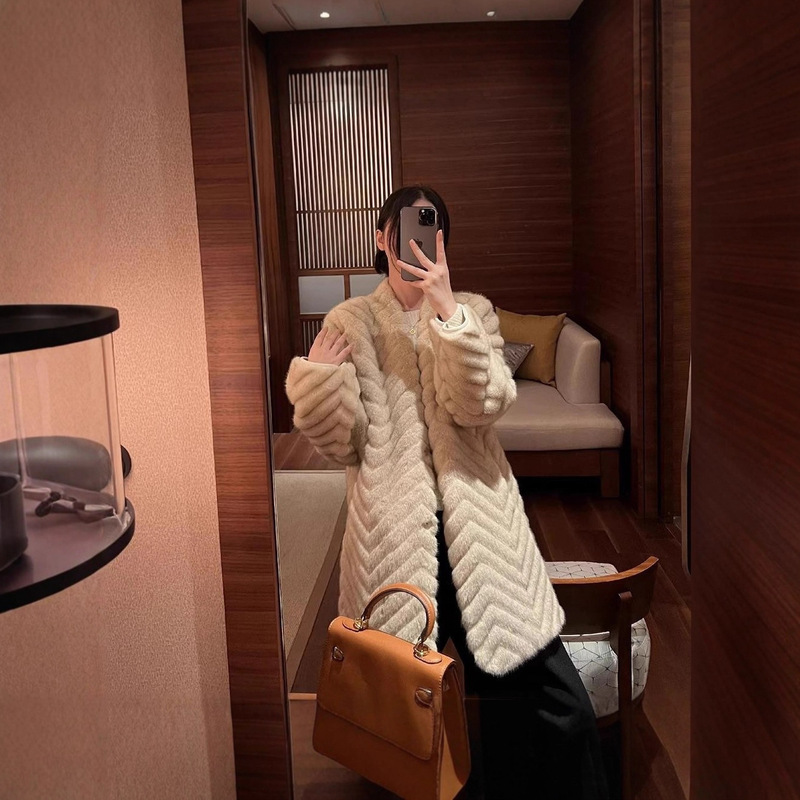 Elegant Mid-Length Herringbone Eco-Friendly Faux Mink Fur Coat for Women, Winter 2025, High-End Faux Mink Fur Integrated Jacket