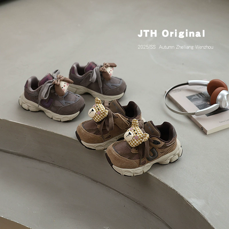 2025 осенние новые милые легкие туфли для девочек в корейском стиле с героями мультфильмов для детей и детей среднего возраста, повседневные кроссовки на мягкой подошве