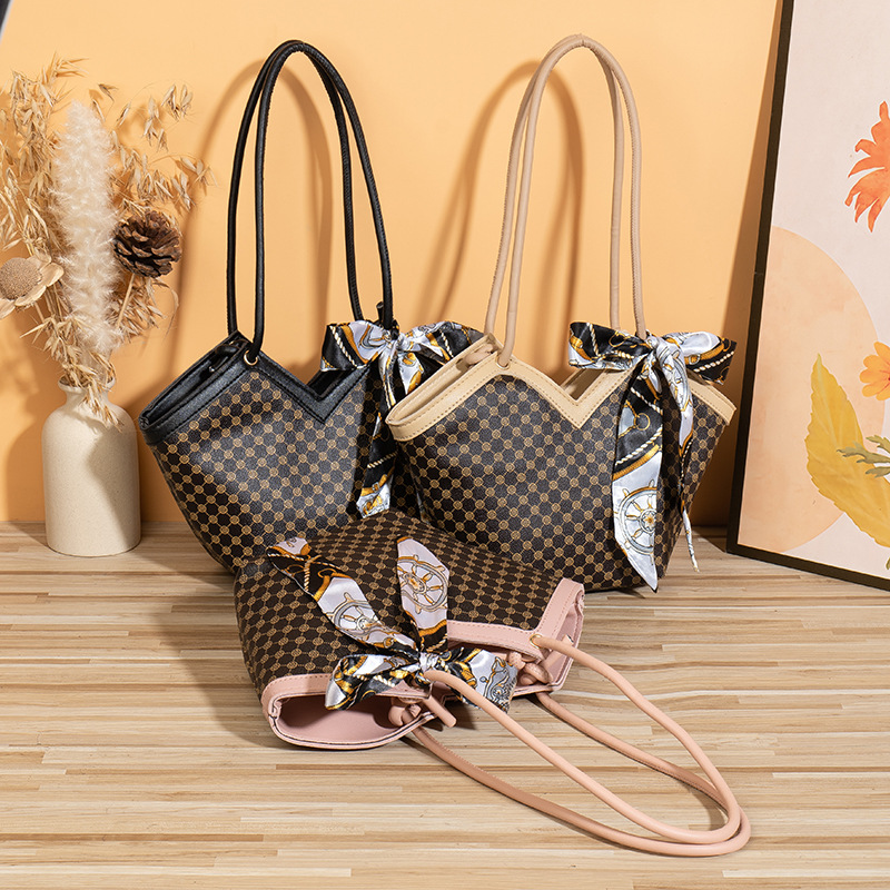 Women's Bag 2023 Trendy Circle Printed Handheld Heart Bag Leisure Fashion Scarf One Shoulder Tote Bag Women's Bag 2023 Trendy Circle Printed Handheld Heart Bag Leisure Fashion Scarf One Shoulder Tote Bag