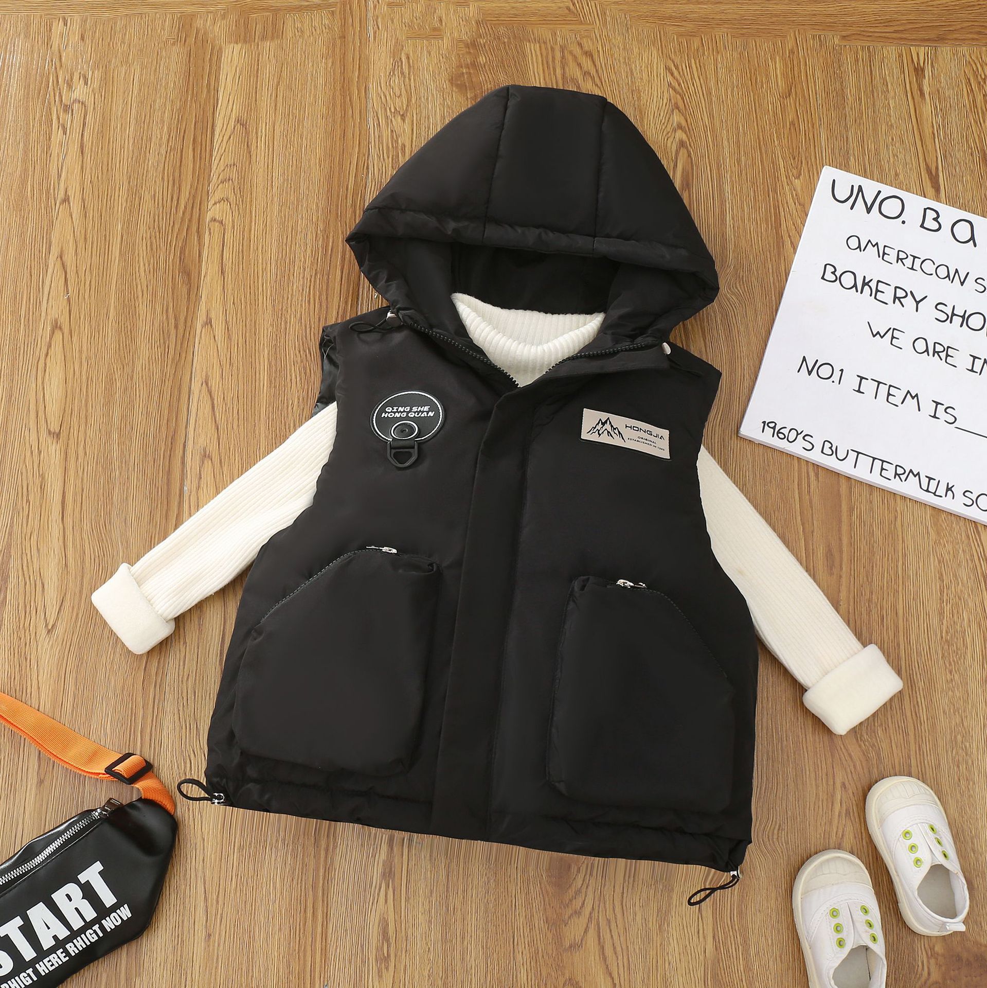 Chaleco de niño 2025 nuevo estilo de aire extranjero primavera / otoño / invierno ropa caliente chaleco de hombro para niños espesa pluma caballo de algodón