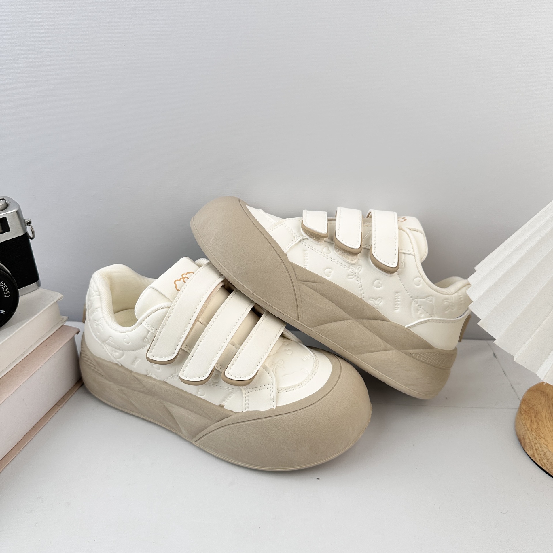 Farwave Velcro zapatos blancos 2025 otoño nuevo chic nicho coreano zapatos de banquete zapatos bolsas de pan