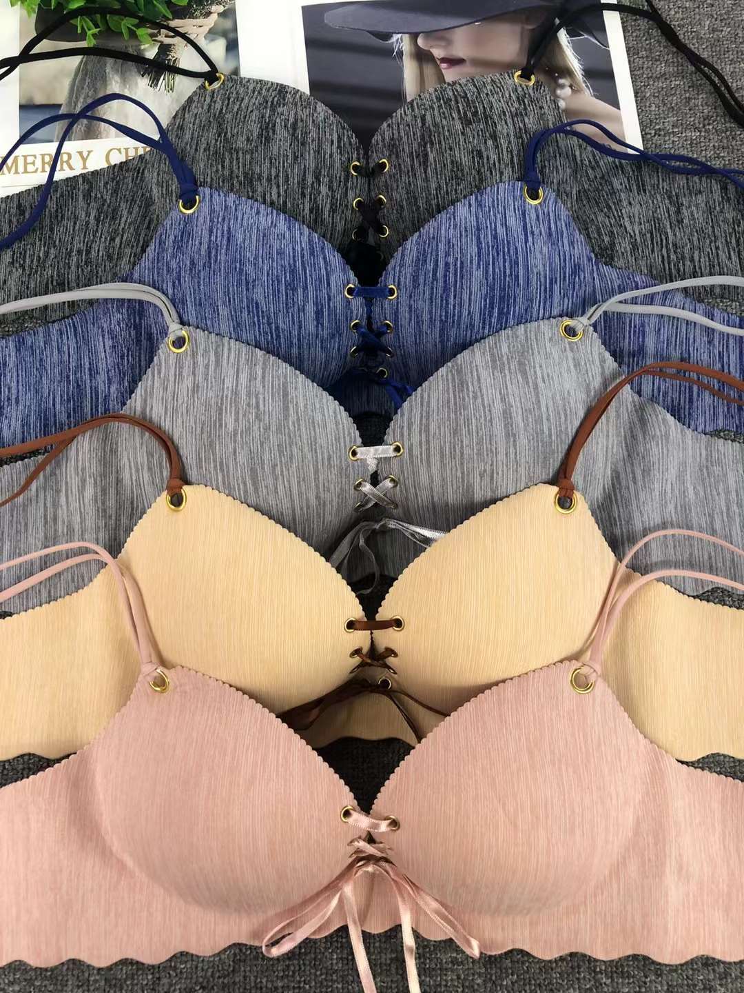 Nuevo sujetador sin costuras brillante colección de ropa interior pecho pequeño push up ropa interior cómoda push up sujetador sin costuras