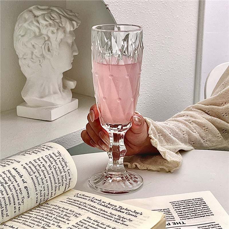 Ins en línea restaurantes retro relieve tallado de vidrio de alto valor de visualización taza de champán de alto pie taza de agua de burbujas taza de jugo