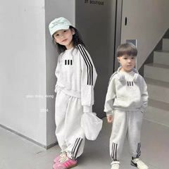 子供トレーナーセット春と秋の新しいスタイルの男の子と女の子のスポーツ韓国スタイルファッショナブルなスタイル中型と大型の子供用ツーピース子供服セット