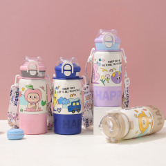 大容量316ステンレス保温カップ高颜値ストローカップストラップ付き携帯かわいい子供三飲カップ