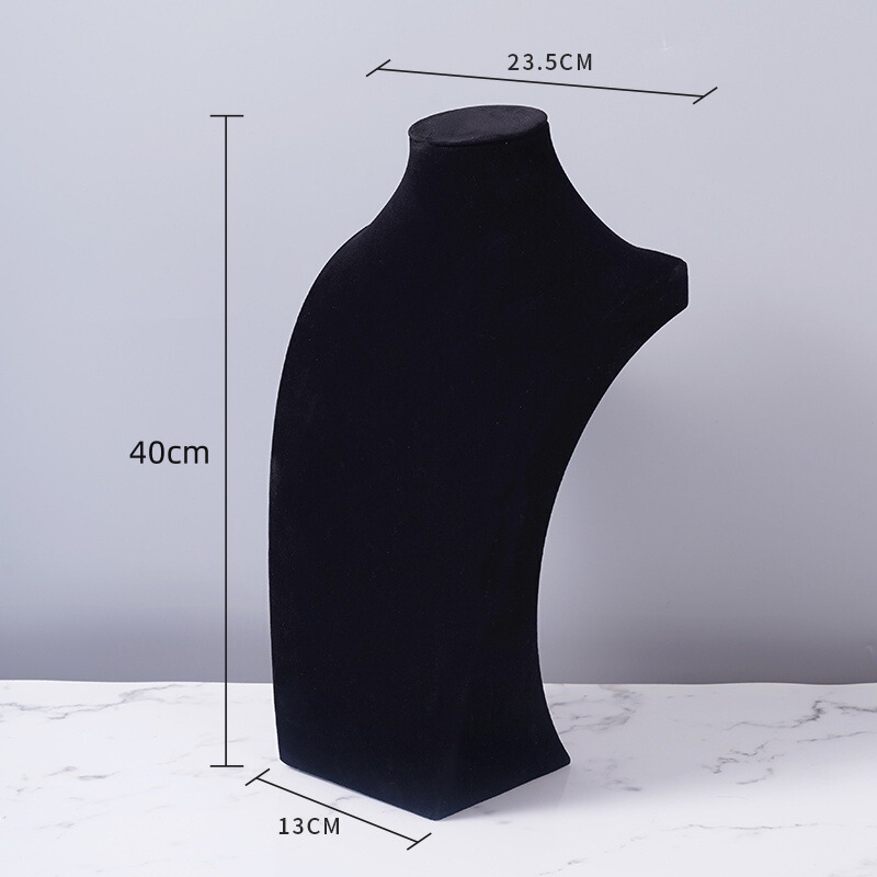 フランネルのネックレスの展示棚の人はモデルのアクセサリー棚のネックレスの首の型のカウンターの陳列道具のネックレスの棚のようです。|undefined