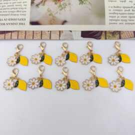 跨境专供现货柠檬小雏菊钥匙扣 合金滴油龙虾挂件亚马逊Temu货源