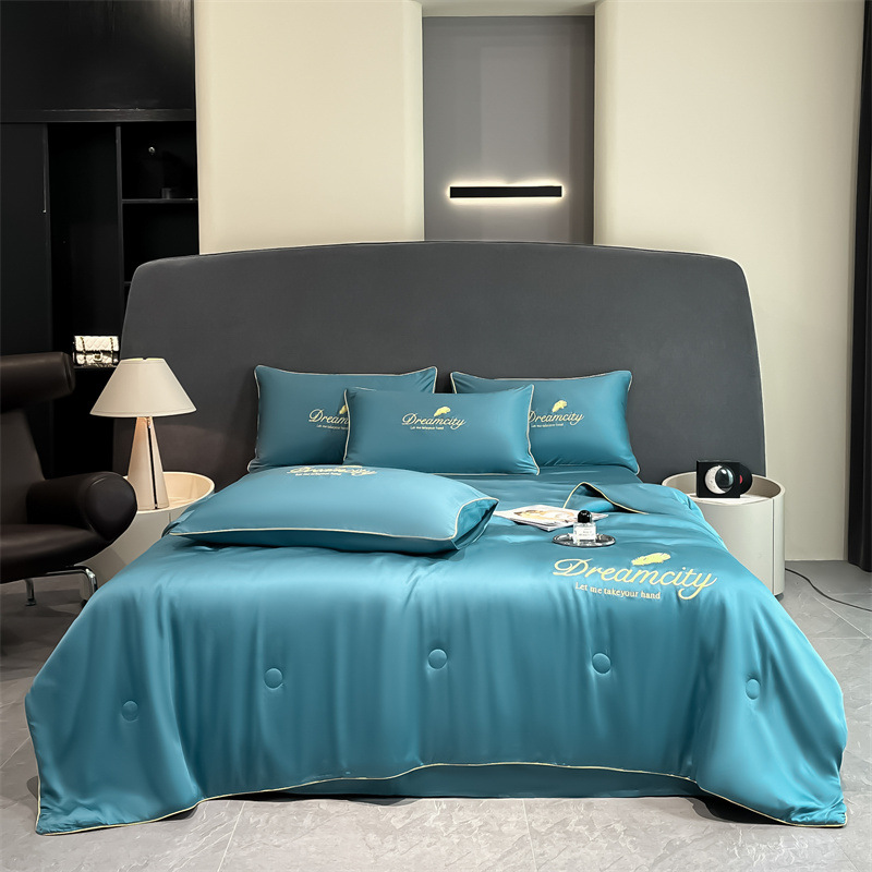 Ice Silk Quilt Set Embroidered Four Piece Bedding Collection_voghion.com