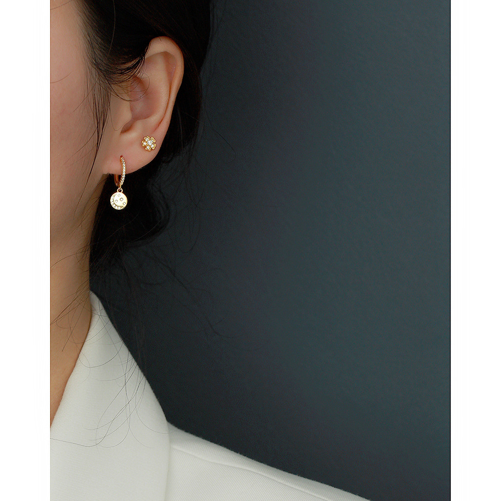 Sweet Flower Silver Plating Zircon Ear Studs 1 Pair