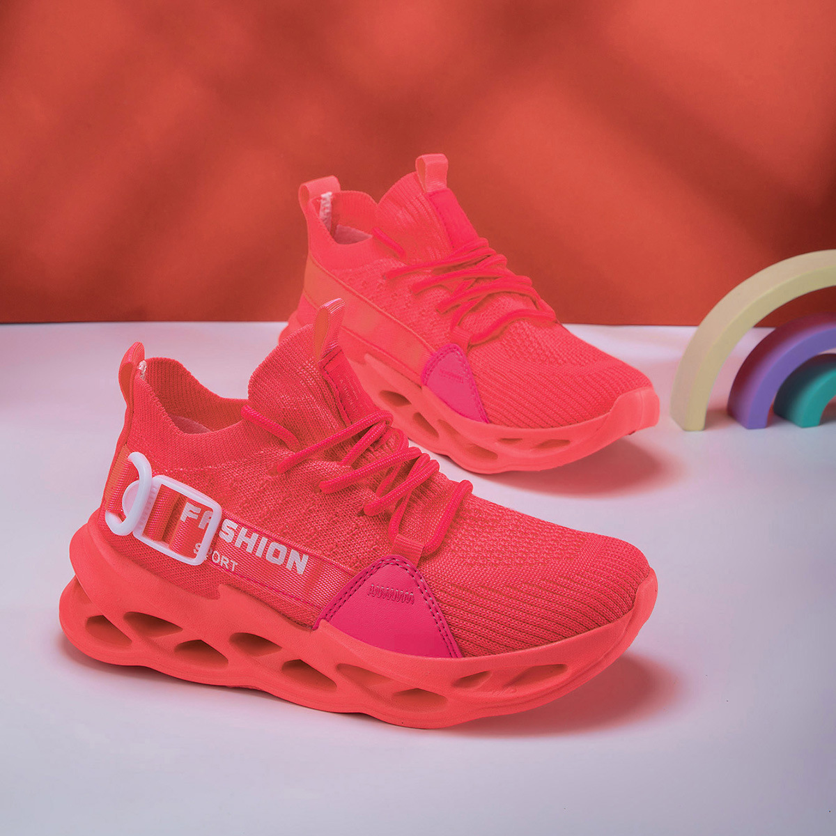 Breathable fashionable children's running sneakers