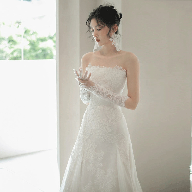 Strapless Light Wedding Dress Bride Simple French Mori Style Retro Lace Out Yarn Elegant Small Tail Light Wedding Dress Strapless Light Wedding Dress Bride Simple French Mori Style Retro Lace Out Yarn Elegant Small Tail Light Wedding Dress