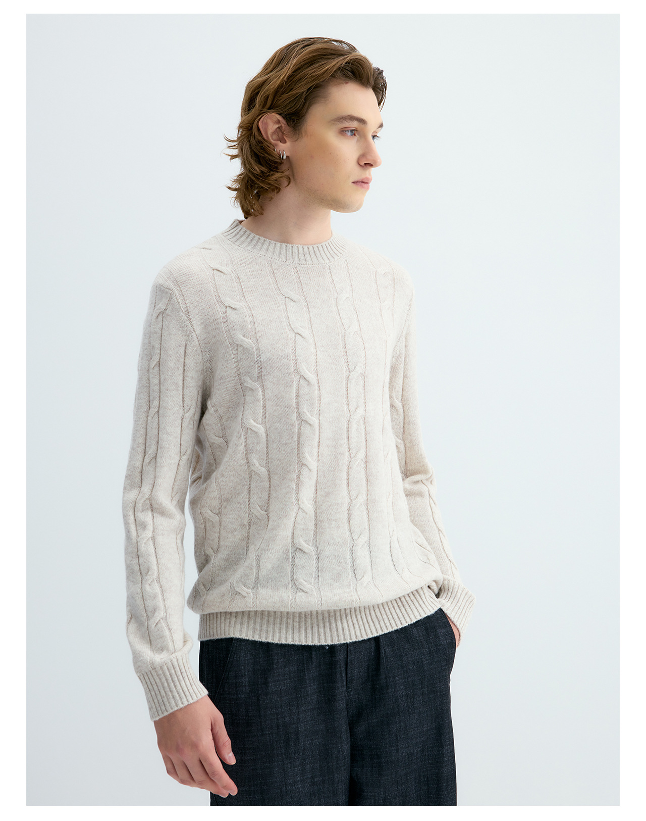 UNF Cable-Knit 405g Crewneck Sweater