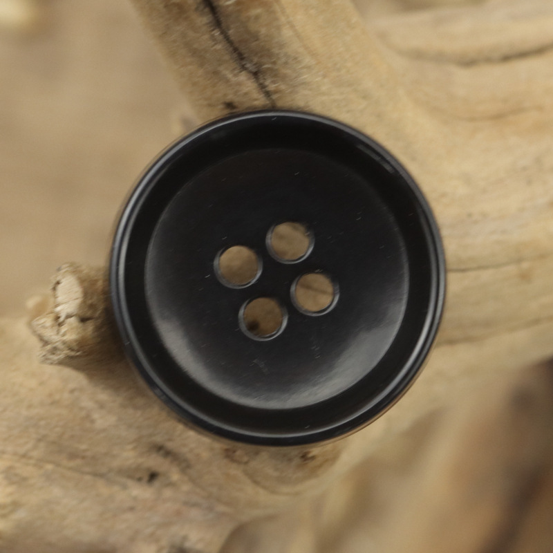 志禾の現物は果実の筋理の薄いコーヒーの濃い墨の緑の透明な色のコーヒー色のスーツの風衣のコートの尿素のボタンをまねます。|undefined