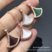 V��߰汾Сȹ����18kõ�����Ů��ʯ�ȵ����p�ݰ�ؐĸ�i���