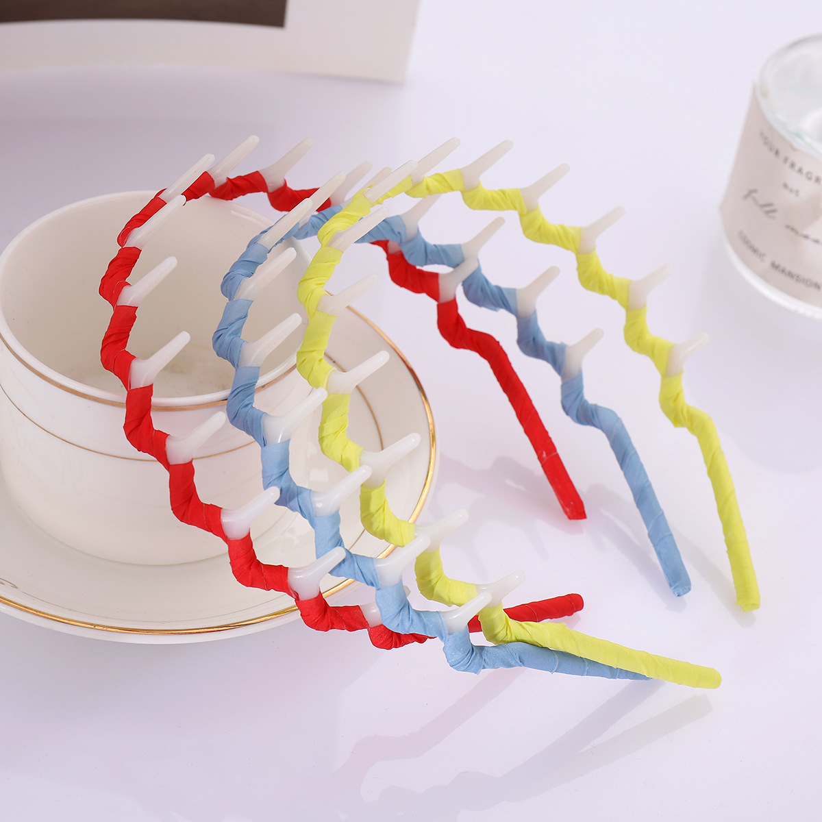 2023 nueva diadema para niños artefacto de cabello roto para mujeres pinza de pelo de presión antideslizante dentada diadema de plástico de tela fluorescente