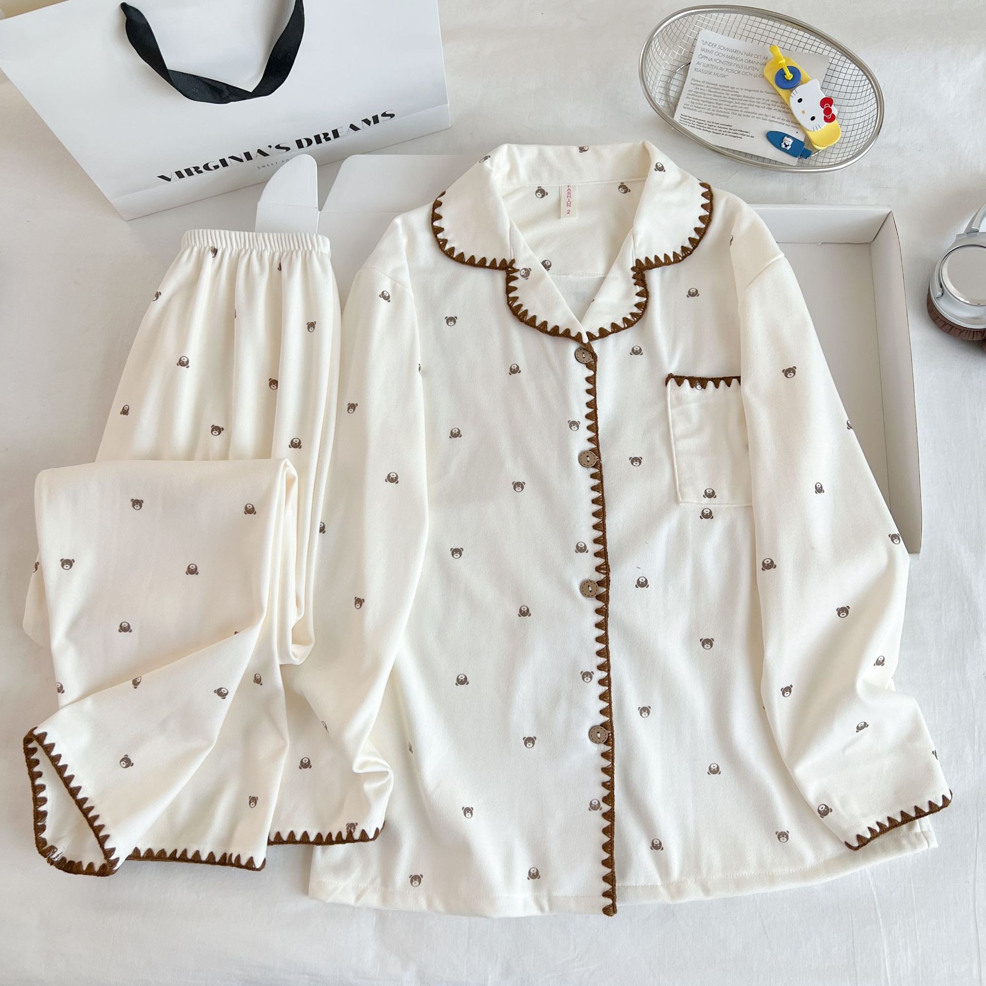 Nuevo pijama de invierno transfronterizo de mujeres de terciopelo con solapa de manga larga cardigán dulce lindo y cálido conjunto de ropa de hogar