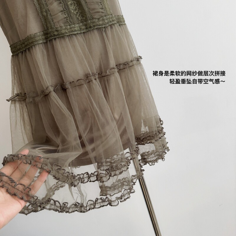 叠穿王~蕾丝花边甜美网纱短款连衣裙木耳边V领设计感背心裙|undefined