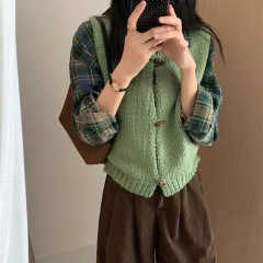 复古牛角扣设计感针织马甲女2025年秋季新款显瘦百搭背心上衣女潮