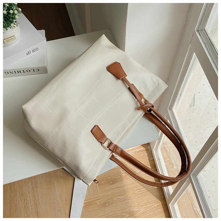 Fashion Stone Pattern Large-capacity Solid Color Soft Leather Handbag Wholesale Nihaojewelry display picture 26