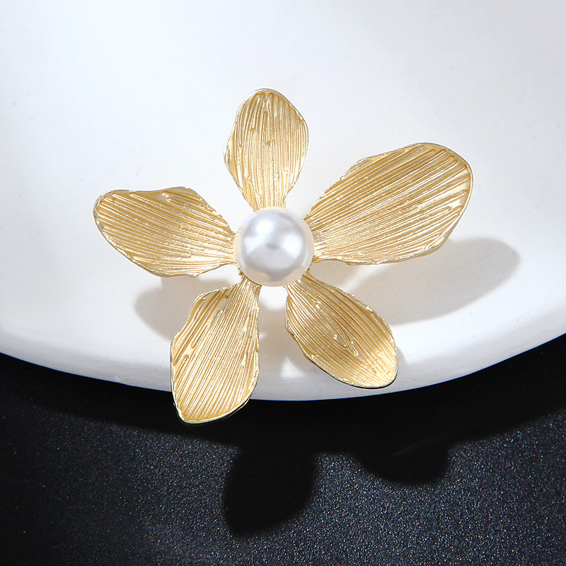 Women's Gender Plating, Inlay Design Retro Pin Flower Alloy Plating Inlay Pearl Women's Brooches
