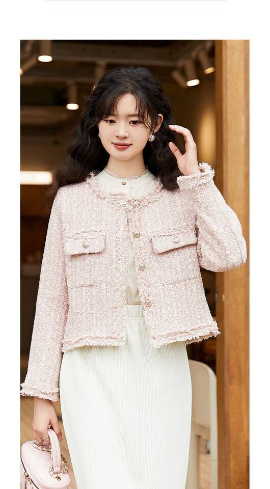 Áo khoác nữ ngắn dáng vải tweed viền tua rua, tay dài, form rộng — Hồng ngó sen chi tiết 15