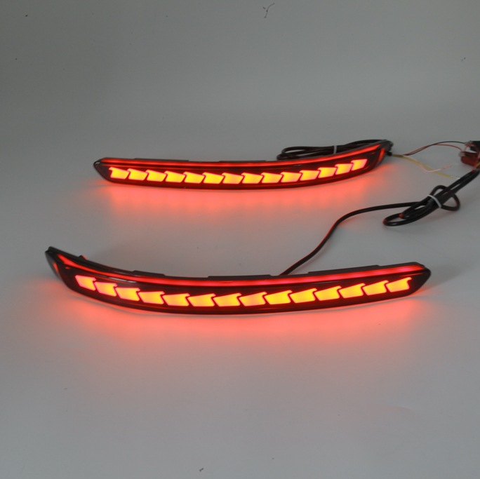 Aplicable a Kia Huanchi parachoques trasero luz de advertencia luz de freno luz roja superficie 3 funciones soluto lámpara
