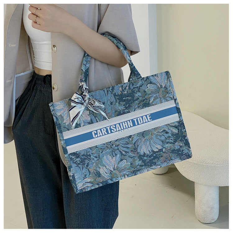 Bolso de mujer 2025, nuevo estilo transfronterizo, bolso tote con estampado de letras, con un toque de alta gama, diseño exclusivo, práctico para salidas y viajes diarios.