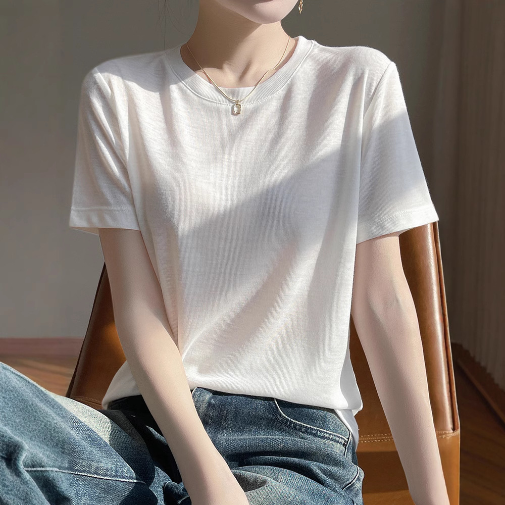 elegant base short sleeve T-shirt with a round collar for leisure