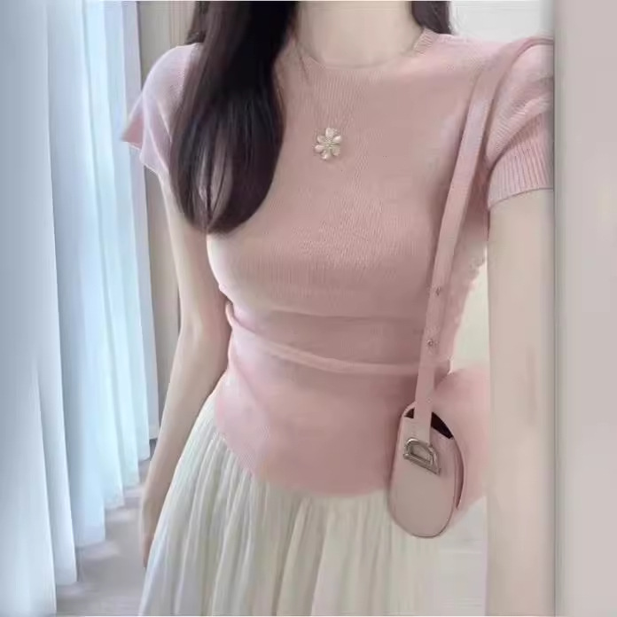 Design knitted short summer belt with a round collar