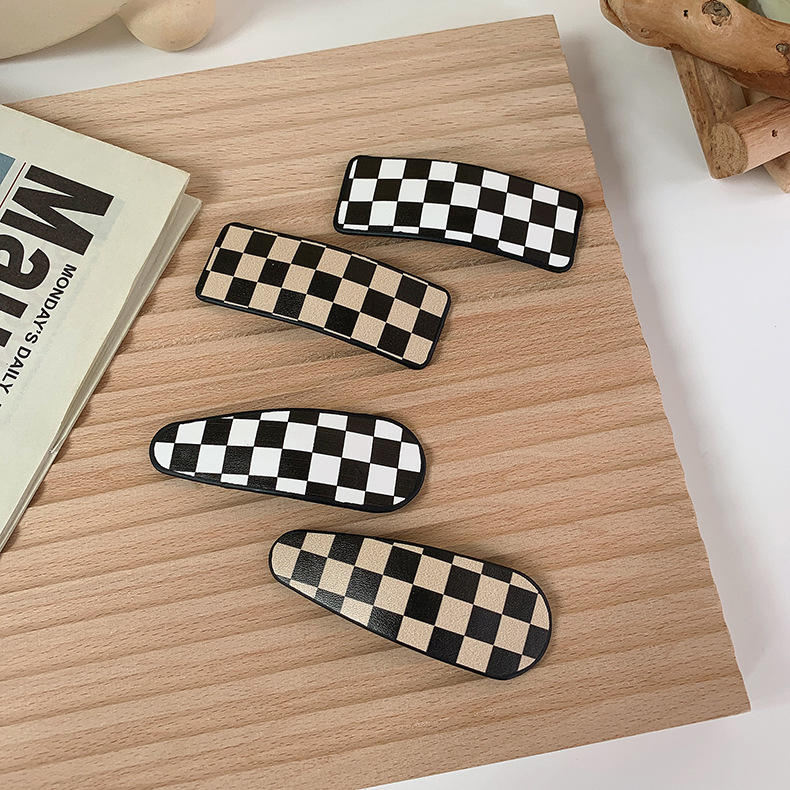 Korean Black And White Chessboard Grid Sweet Side Clip Out Temperament Bangs Broken Hair Shape Bb Clip Female Hairpin Hair Accessories display picture 2