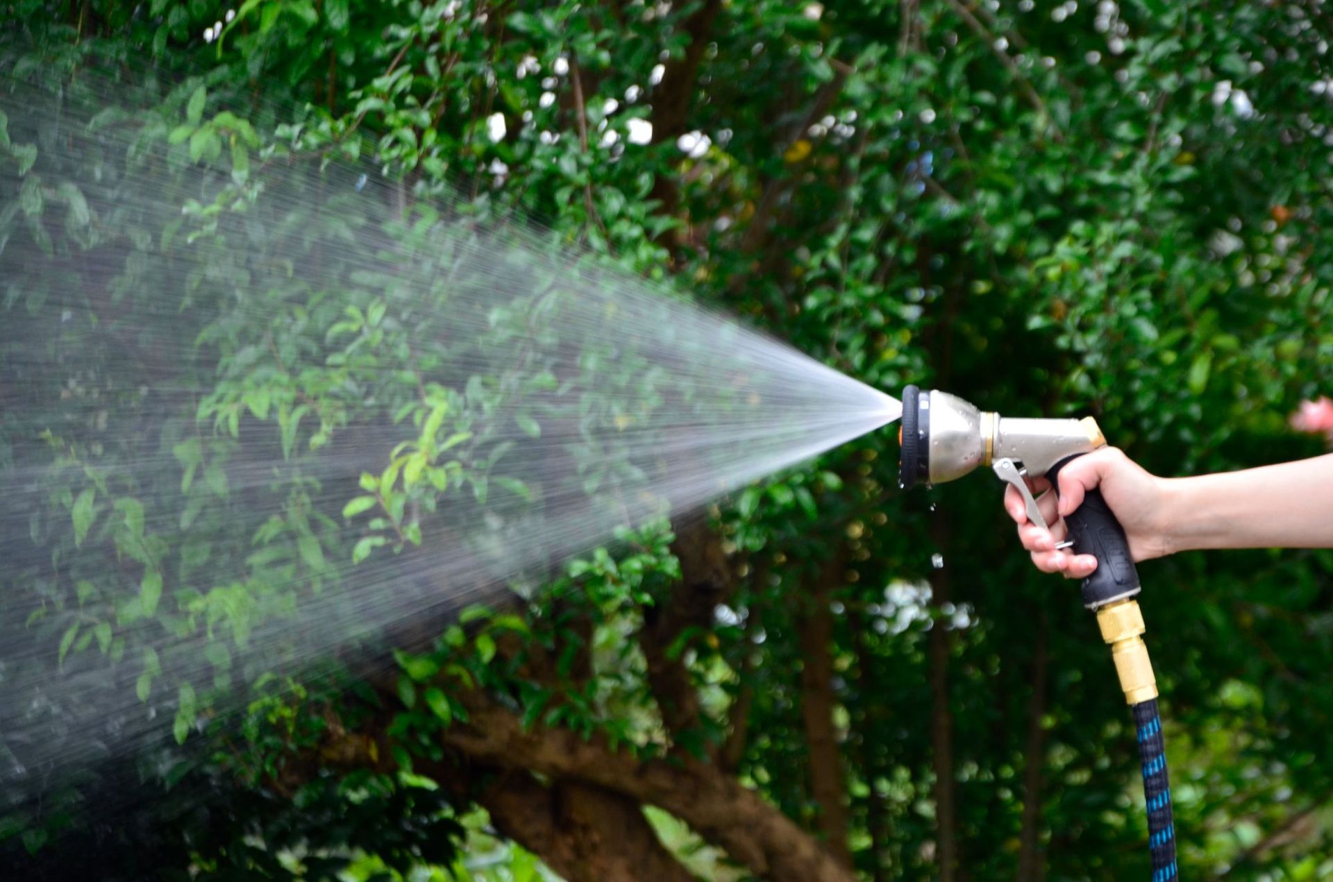 Telescopic water hose high pressure car washing water gun household washing car watering tool easy to store magic tube blue and black