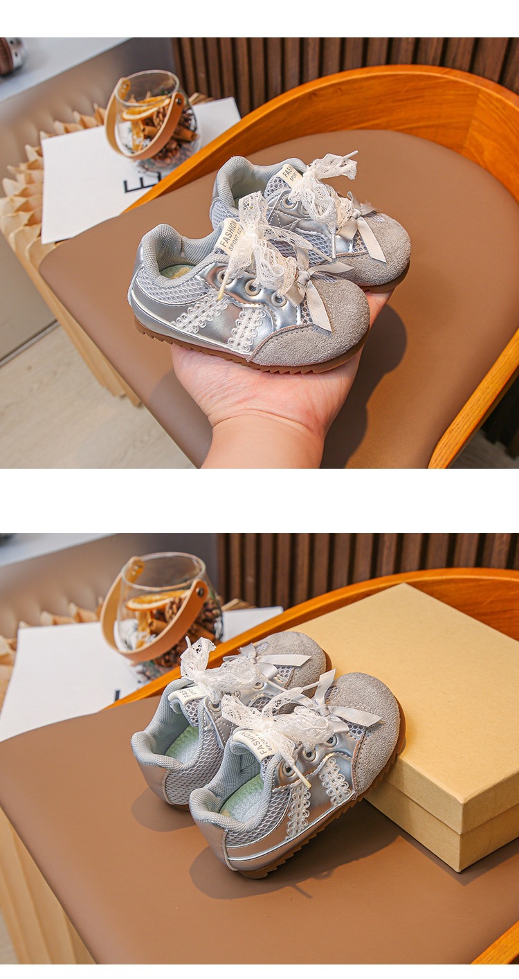 Flick-sneakers i prinsess-stil med rosett och spets som andas_voghion.com