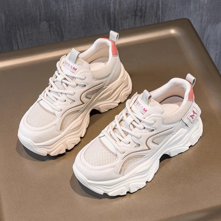 Zapatos de suela gruesa para mujeres 2024 verano nuevos zapatos blancos pequeños zapatos transpirables de malla zapatos casuales deportivos