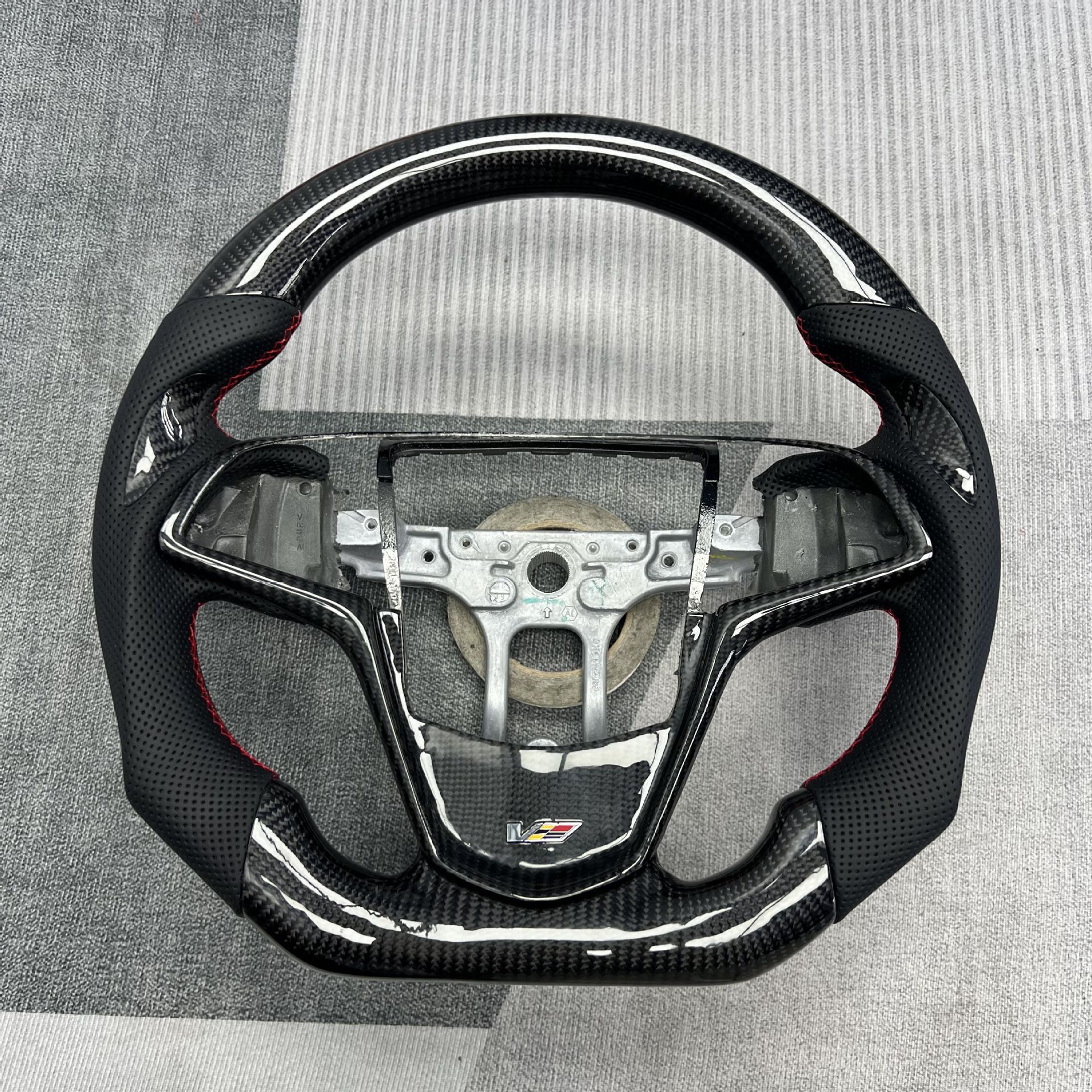 Carbon Fiber Steering Wheel Modification Is Suitable for Cadillac Models, Car Interior Steering Wheel Cover Processing and Customization