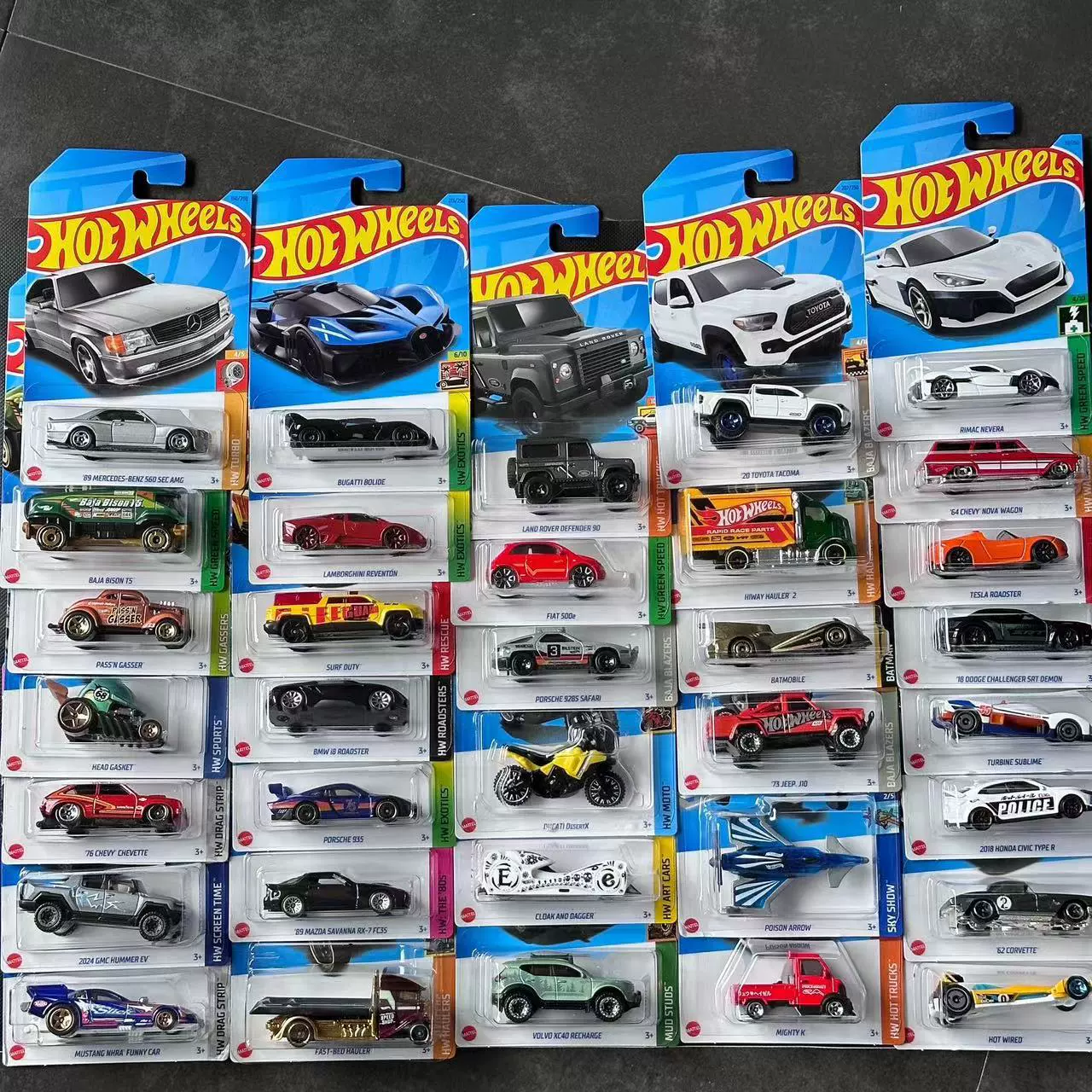 Литой гоночный игрушечный автомобиль (Hot Wheels Ferrari), металлический 12 см, assorted 72 модели случайной смеси
