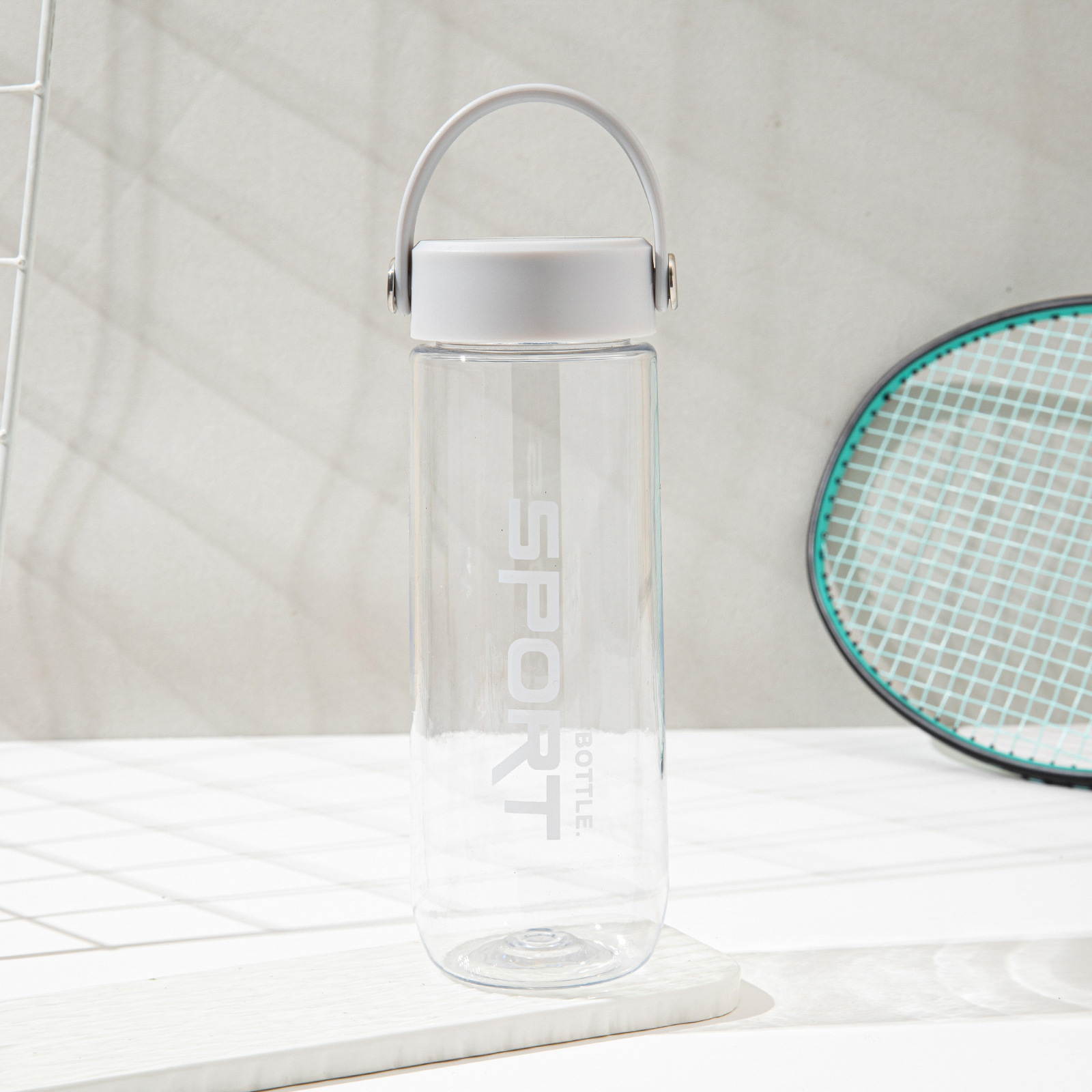 Nueva taza de agua roja de verano al por mayor taza de plástico de pareja de alto valor al aire libre taza de agua deportiva portátil taza espacial