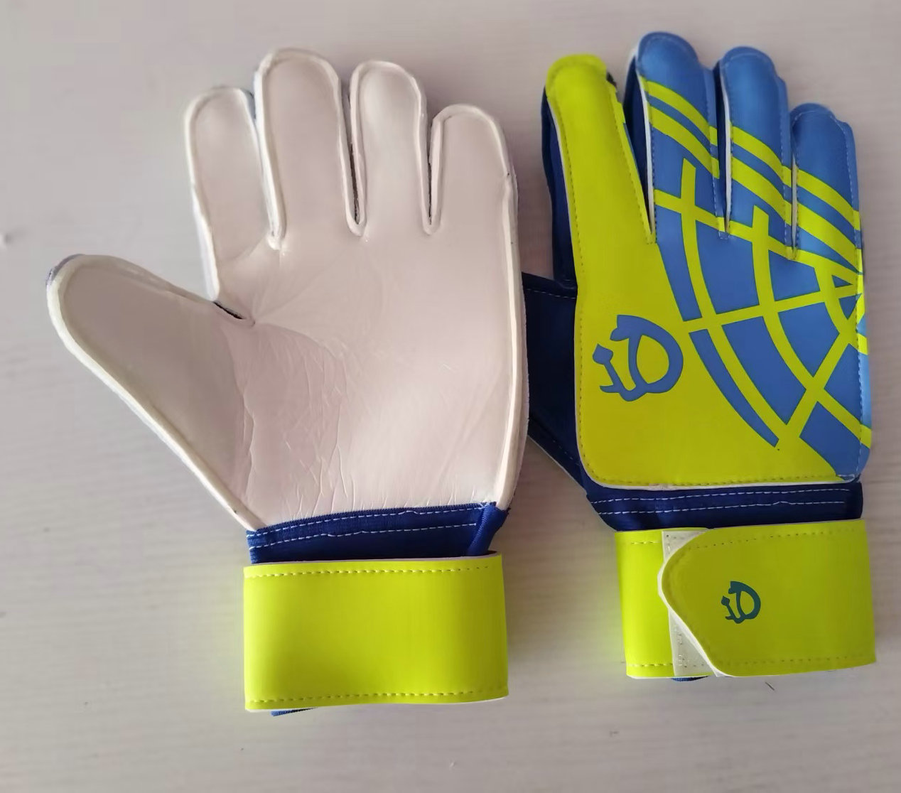 Guantes de portero de fútbol para niños y adultos, estudiantes de primaria, con protección para los dedos, guantes de portero de látex antideslizantes para entrenamiento para niños.