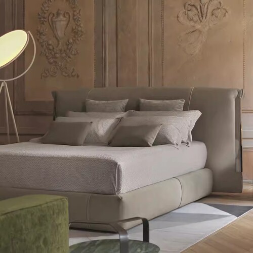 Italian-style modern top-grain leather master bedroom bed – spacious, wide-screen, frosted-leather, full-leather double bed for luxury and elegance in villas and large homes