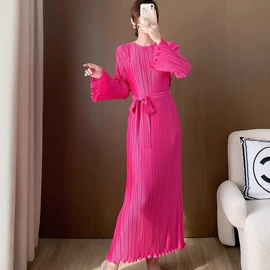 连衣裙;女式T恤;时尚休闲套装